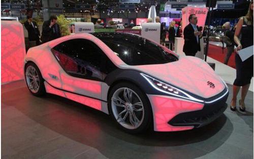 盡管3D打印車在不斷的興起和升級(jí)，在蓋世微課堂中，許博士很實(shí)際的指出，“3D打印技術(shù)應(yīng)用在汽車領(lǐng)域尚不是其強(qiáng)項(xiàng)，因汽車是一個(gè)大批量生產(chǎn)的產(chǎn)品，而3D打印目前更適合于個(gè)性化產(chǎn)品和小批量產(chǎn)品的生產(chǎn)?！?/></p><p>盡管3D打印工具的興起和升級(jí)，徐博士在《格什威教室》中指出，“3D打印技術(shù)在汽車領(lǐng)域的應(yīng)用還不是很強(qiáng)，因?yàn)槠囀桥可a(chǎn)的產(chǎn)品，3D打印更適合生產(chǎn)。個(gè)性化產(chǎn)品和小批量產(chǎn)品?！?/p><p>雖然 3D 打印汽車在不斷興起和升級(jí)，但在世界微課中，徐博士非?，F(xiàn)實(shí)地指出，“3D 打印技術(shù)還不是它在汽車領(lǐng)域的強(qiáng)項(xiàng)，因?yàn)槠囀橇慨a(chǎn)產(chǎn)品，現(xiàn)在 3D 
打印更適合個(gè)性化產(chǎn)品和小批量產(chǎn)品?！薄?/p><p>三維打印在汽車上的應(yīng)用圖形</p><p><img src=